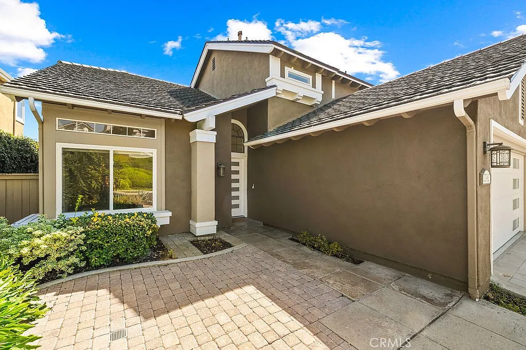 3 bed, 2.5 bath, 2218 sqft, $7,500 — Photo 2