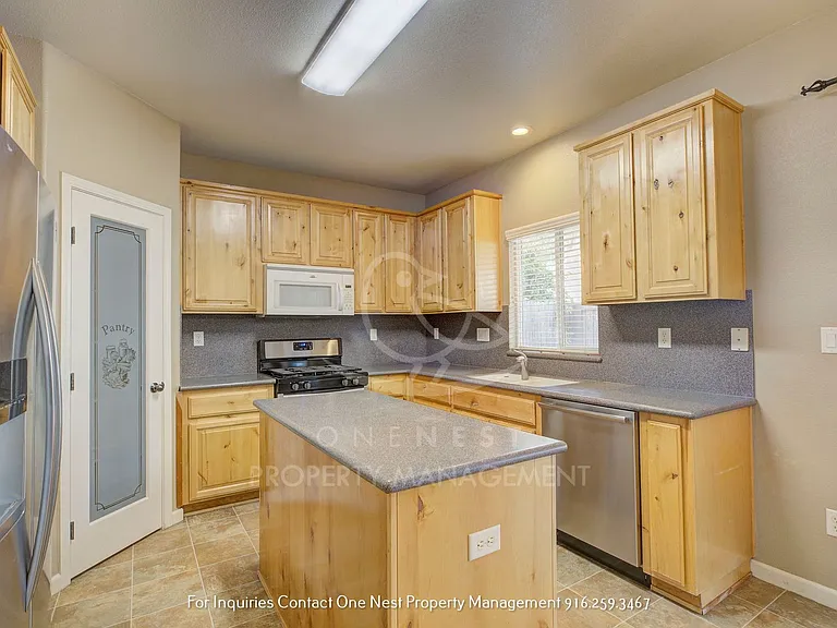 1385 Black Bear St — Photo 5
