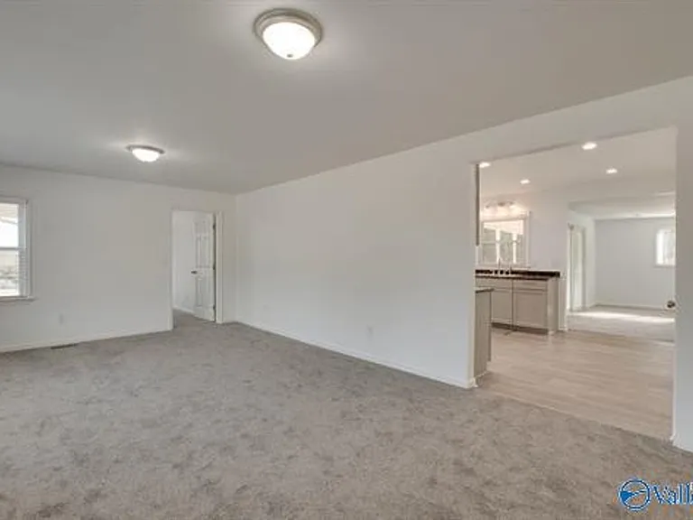 365 NE Morris Rd — Photo 6