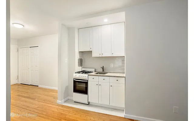 Rented by Douglas Elliman | media 22