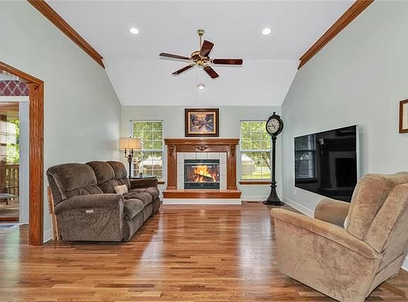 4th image of 408 NW Augusta Ct
