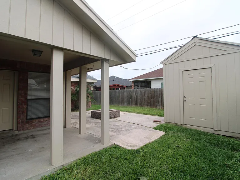 2718 Quebec Dr — Photo 19
