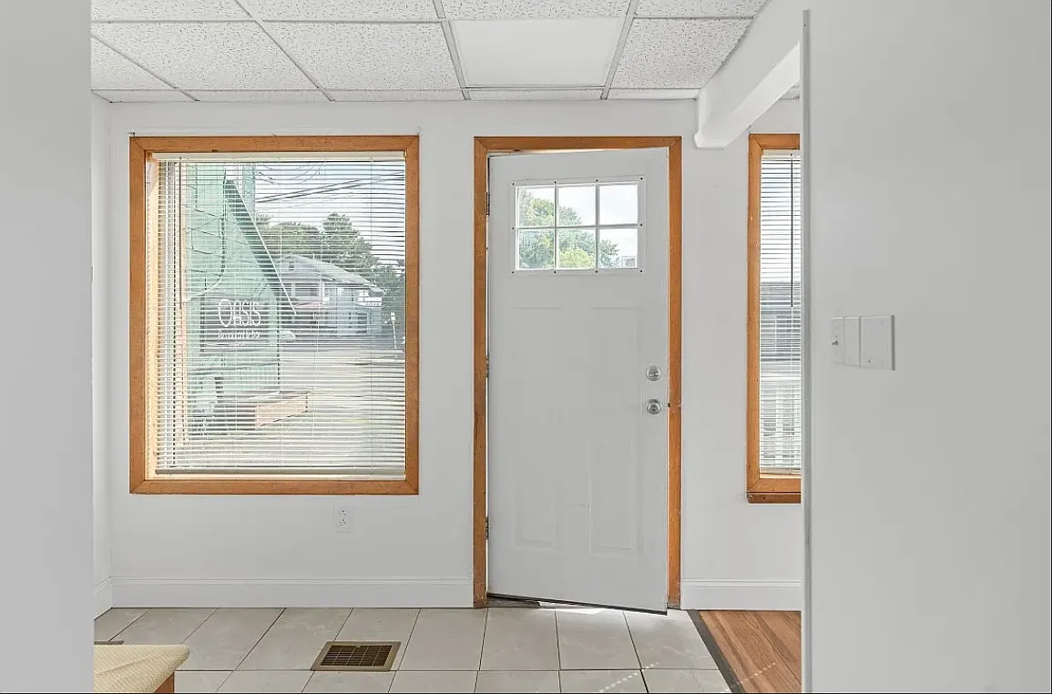 1 bed, 900 sqft, $1,050 — Photo 4