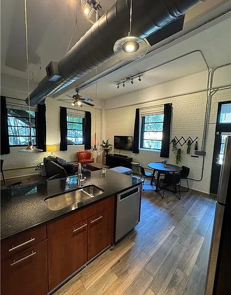 528 Selma St #B — Photo 11