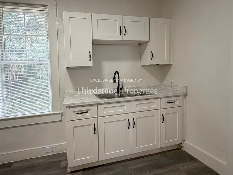 2125 Lambert St — Photo 6