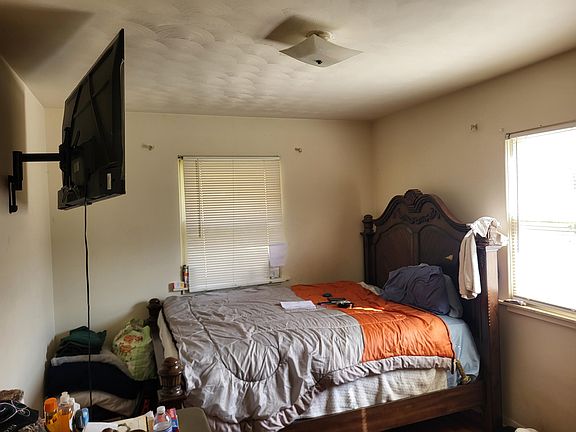 4th image of 739 Dixie Dr