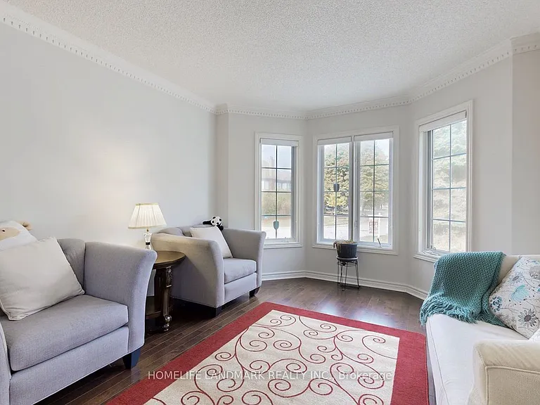 46 Green Ash Cres — Photo 4