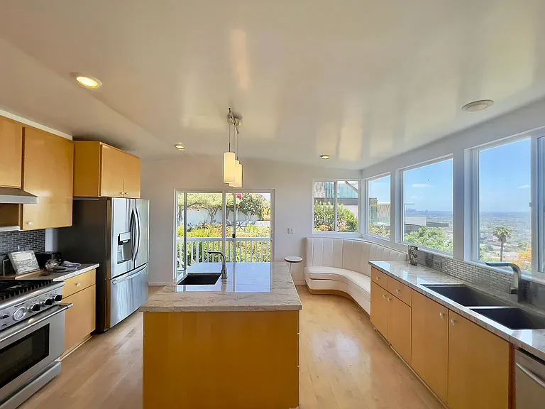 8376 Hollywood Blvd — Photo 22