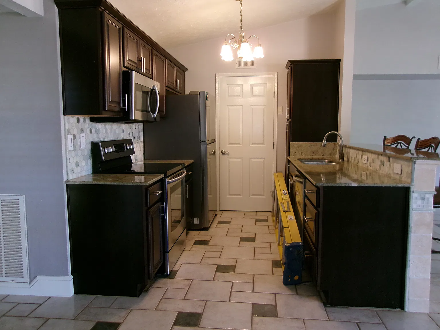 2 bed, 1032 sqft, $1,550 — Photo 3