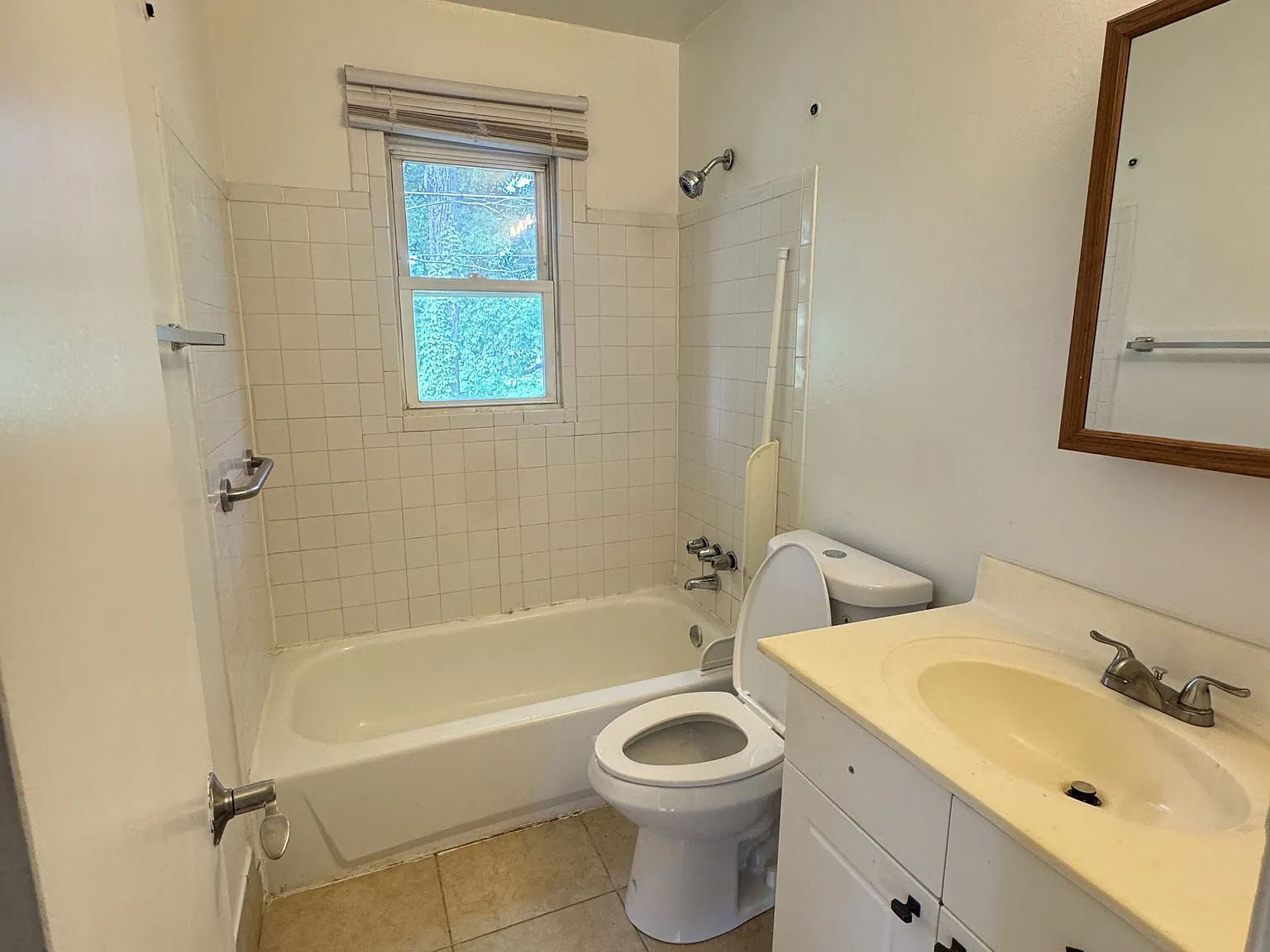 421 Honeywood Avenue - B-2 — Photo 4