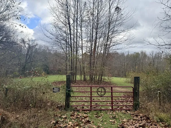 965 Upper Standing Rock Rd, Dover, TN 37058