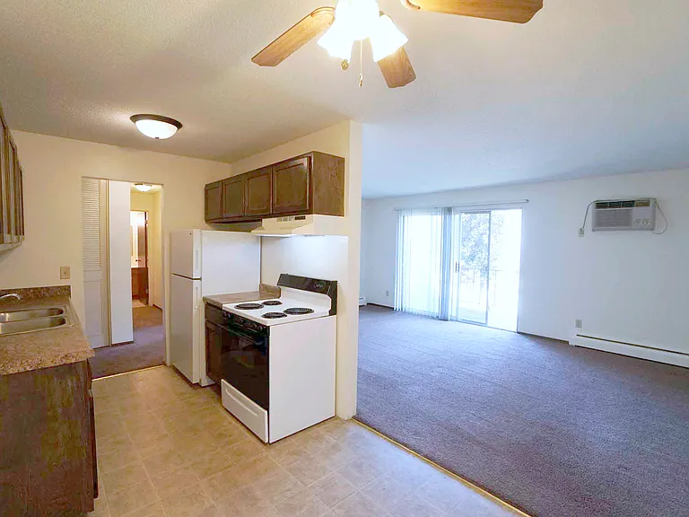 Corinthian Apartments — Photo 12