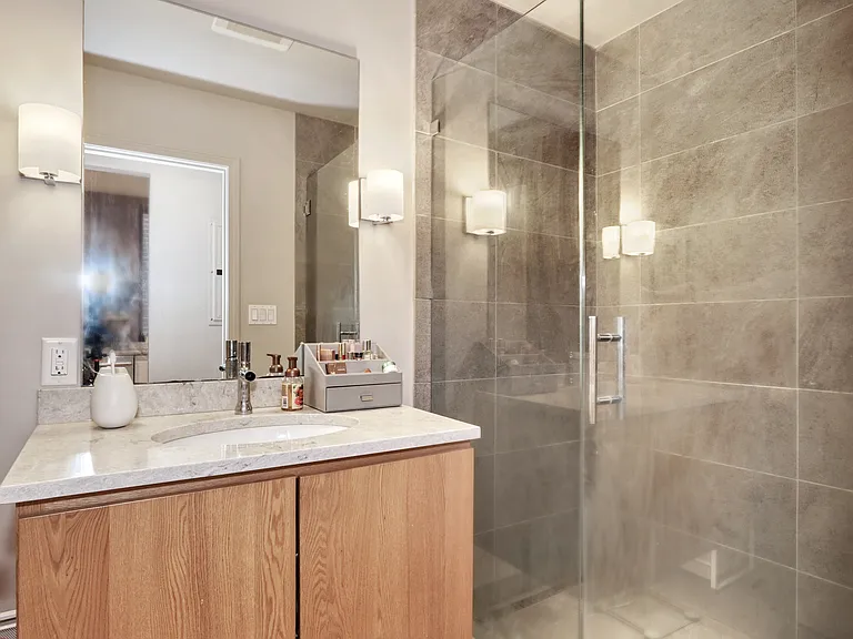 70 Clarendon St #A — Photo 3