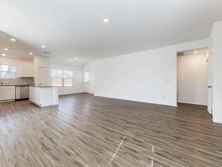 381 Jack Ryan St — Photo 10