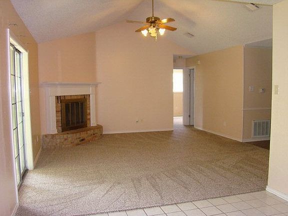 5th image of 906 Texas Oak St