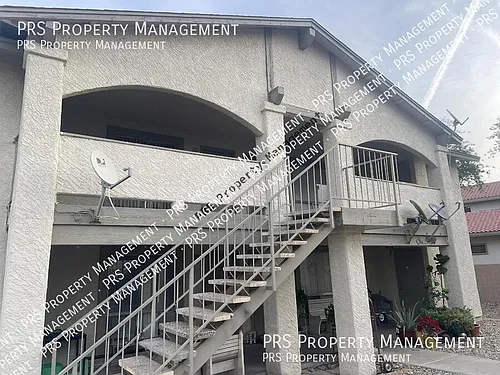 465 W Ivyglen St Photo 1