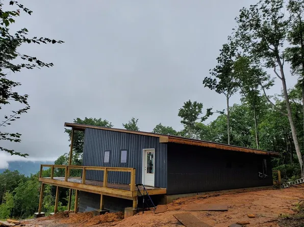 5687 Hayters Gap Rd, Saltville, VA 24370