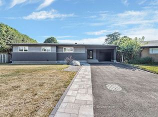 12 Largo Cres, Ottawa, ON K2G3C7