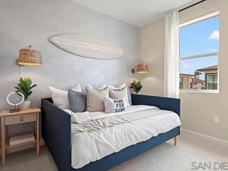319 Honeysuckle Way — Photo 10