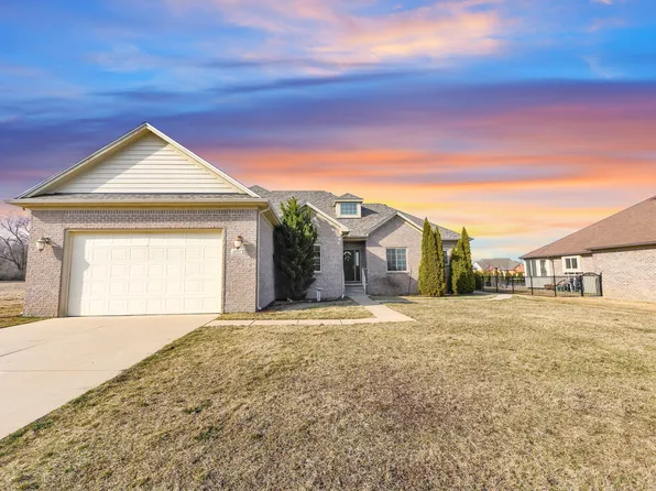 35707 Windridge Dr, New Baltimore, MI 48047