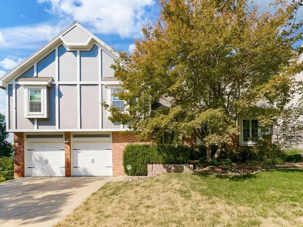 8642 Oakview Dr, Lenexa, KS 66215