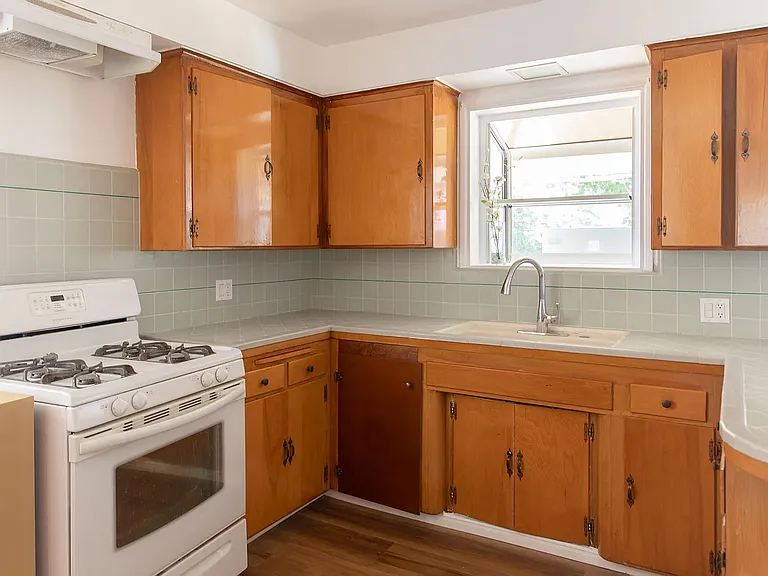 1661 Highland Oaks Dr — Photo 8