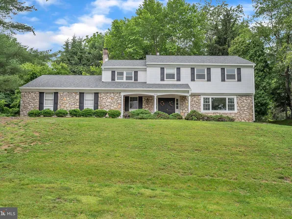 19 Mill Creek Rd, Holland, PA 18966