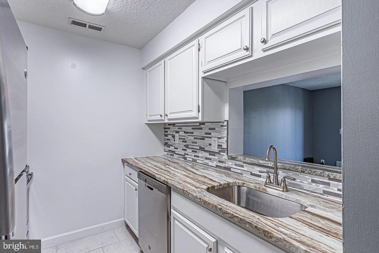 1 bed, 1.0 bath, 775 sqft, $1,900 — Photo 3