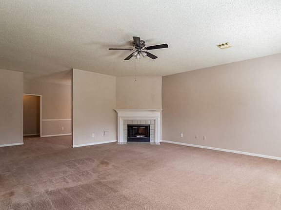 3rd image of 7131 Maple Walk Dr