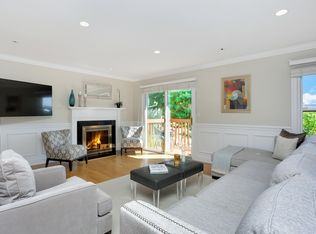 172 Field Point Rd APT 4, Greenwich, CT 06830