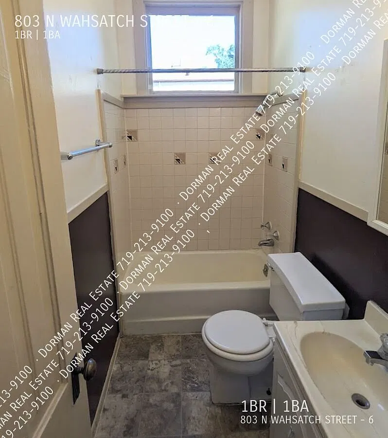 Bright & Clean 1-Bedroom Apartment in Downtown — Photo 4
