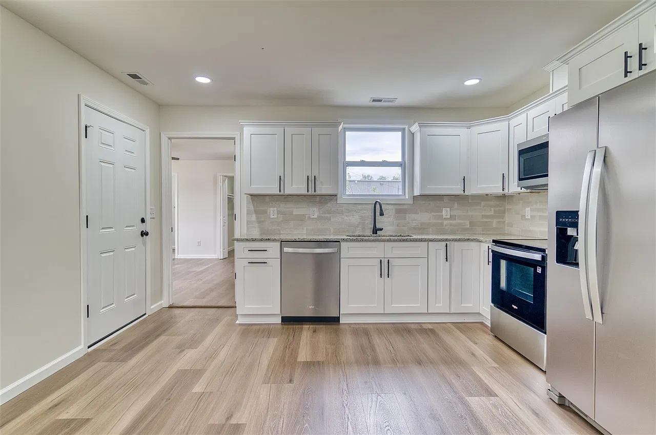 3 bed, 1350 sqft, $1,500 — Photo 4