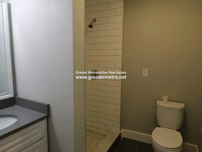 535 E 8th St #3 — Photo 4