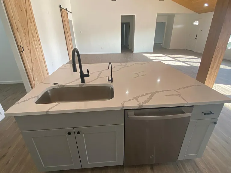 1506 Edwards St — Photo 8