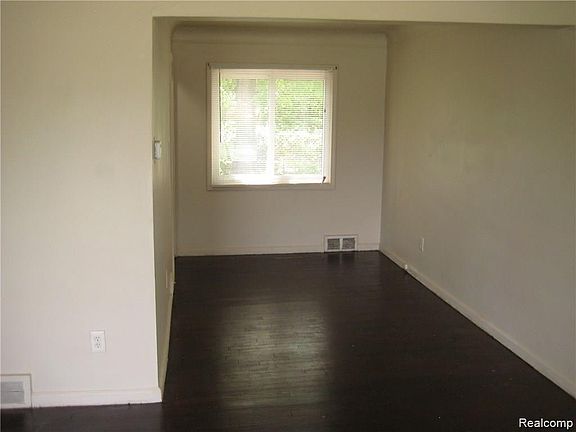 3rd image of 8607 Wyoming Ave #8607