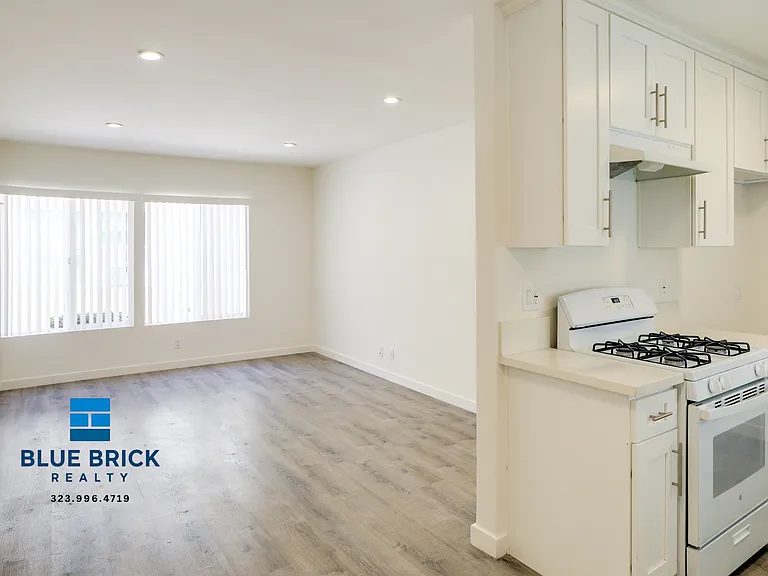 212 W Elk Ave #2 — Photo 4