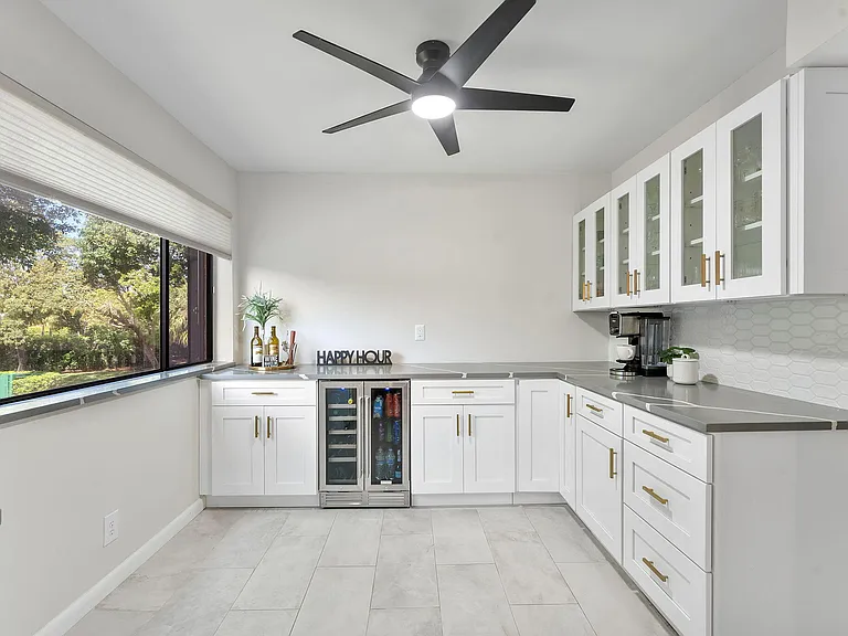 11230 Green Lake Dr #204 — Photo 3