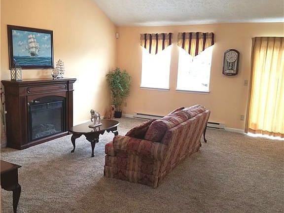4th image of 3236 Greentree Cir