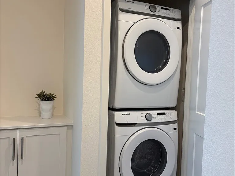 7268 Ellington Dr — Photo 13