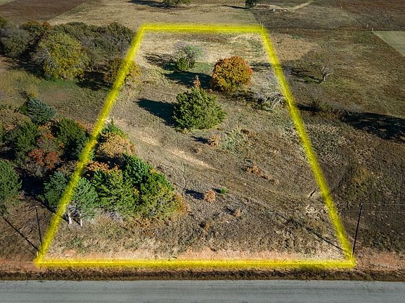 3rd image of 214 Trailride Ln