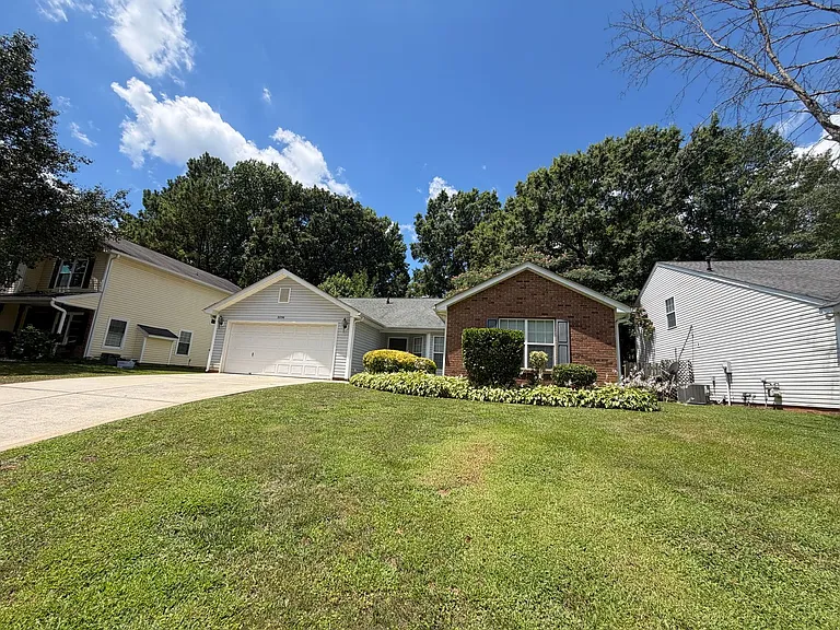 2236 Mancke Dr — Photo 1