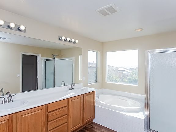4th image of 6556 Black Oaks St