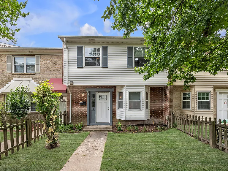 817 Biltmore Dr — Photo 2
