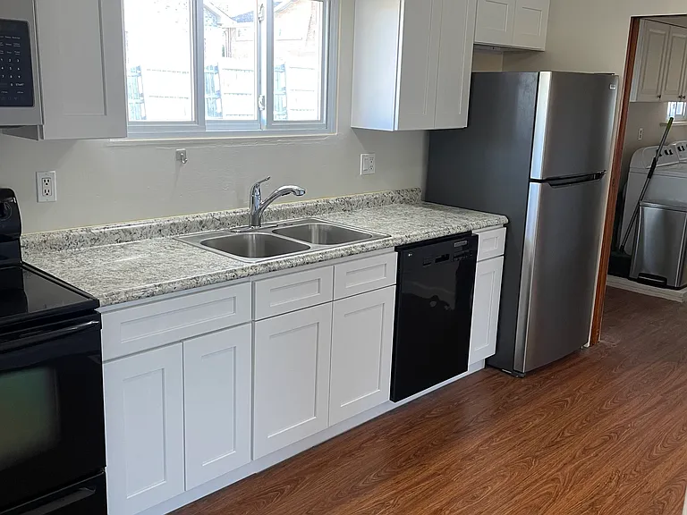 151 Edwin Dr — Photo 7