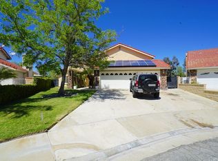 21205 Georgetown Dr, Santa Clarita, CA 91350