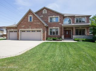 817 N Willow Rd, Elmhurst, IL 60126