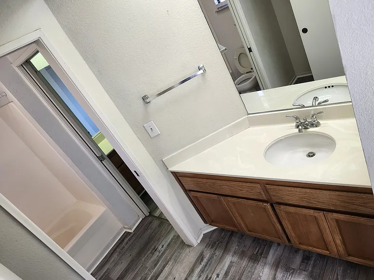 4839 Knollcrest Dr — Photo 18