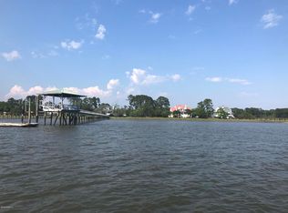 8 Governor Blake Dr, Beaufort, SC 29907