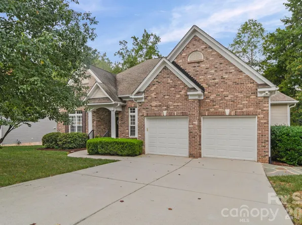 7712 Woodcrest Dr, Stanley, NC 28164