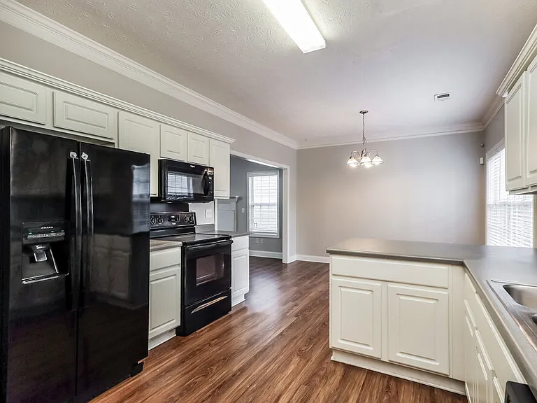 4100 Springvale Way — Photo 8